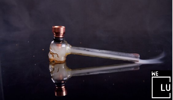 What does a crack pipe look like? What are crack pipes mean? Crack pipes are drug paraphernalia commonly used to smoke crack cocaine. Crack pipe images source: dea.gov