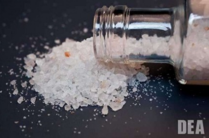 Pure meth will also dissolve in water or alcohol. However, other substances are also white, odorless, and water-soluble, which doesn’t always make this a viable method to identify fake methamphetamine.