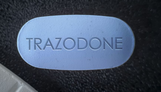 How long does Trazodone last? In a healthy adult, a single dosage of Trazodone can remain in the body for one to three days