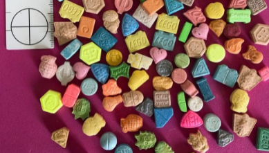 What drugs are in ecstasy? MDMA is the primary active ingredient in ecstasy. Other substances that may be present include caffeine, amphetamines, ketamine, and other psychoactive substances.