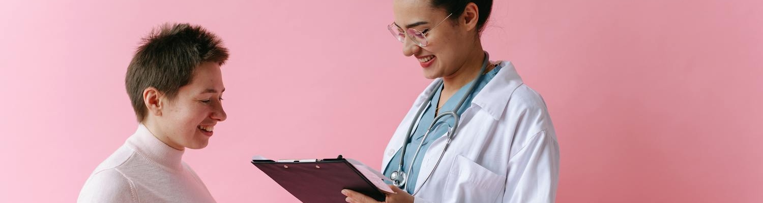 A doctor talking to a patient about alcohol detox